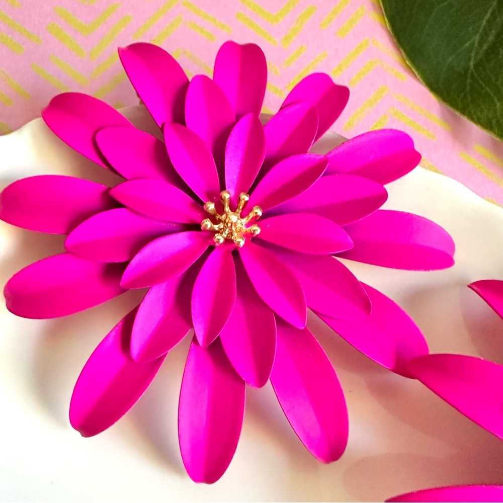 2/$30🌵 Pink Daisy Flower Metal Earrings Zara Statement Jumbo Garden Jewelry NEW - Picture 9 of 12